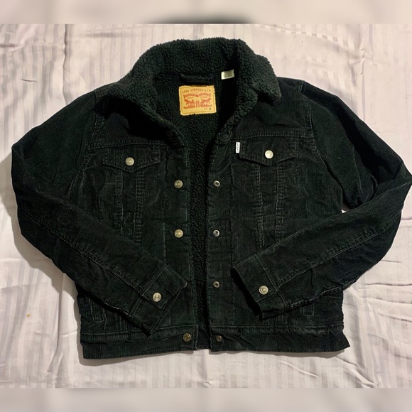 Signature by Levi Strauss Jackets & Blazers - LEVI’S Sherpa Ex-Boyfriend Trucker Jacket in Black Corduroy (Size M)